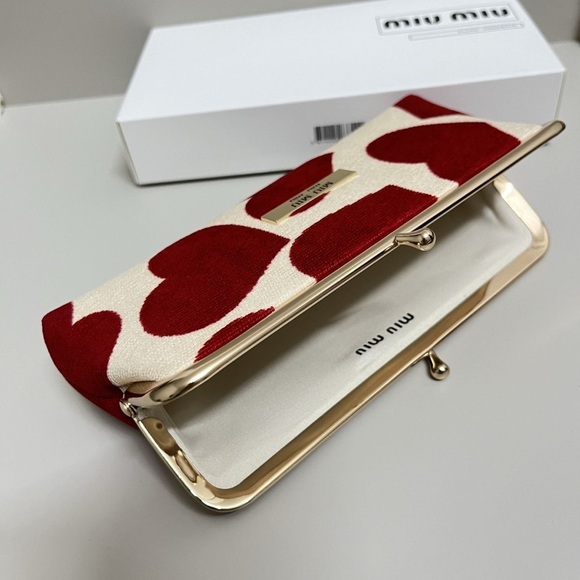 NIB Miu Miu Red Heart Print Clutch - Picture 4 of 4